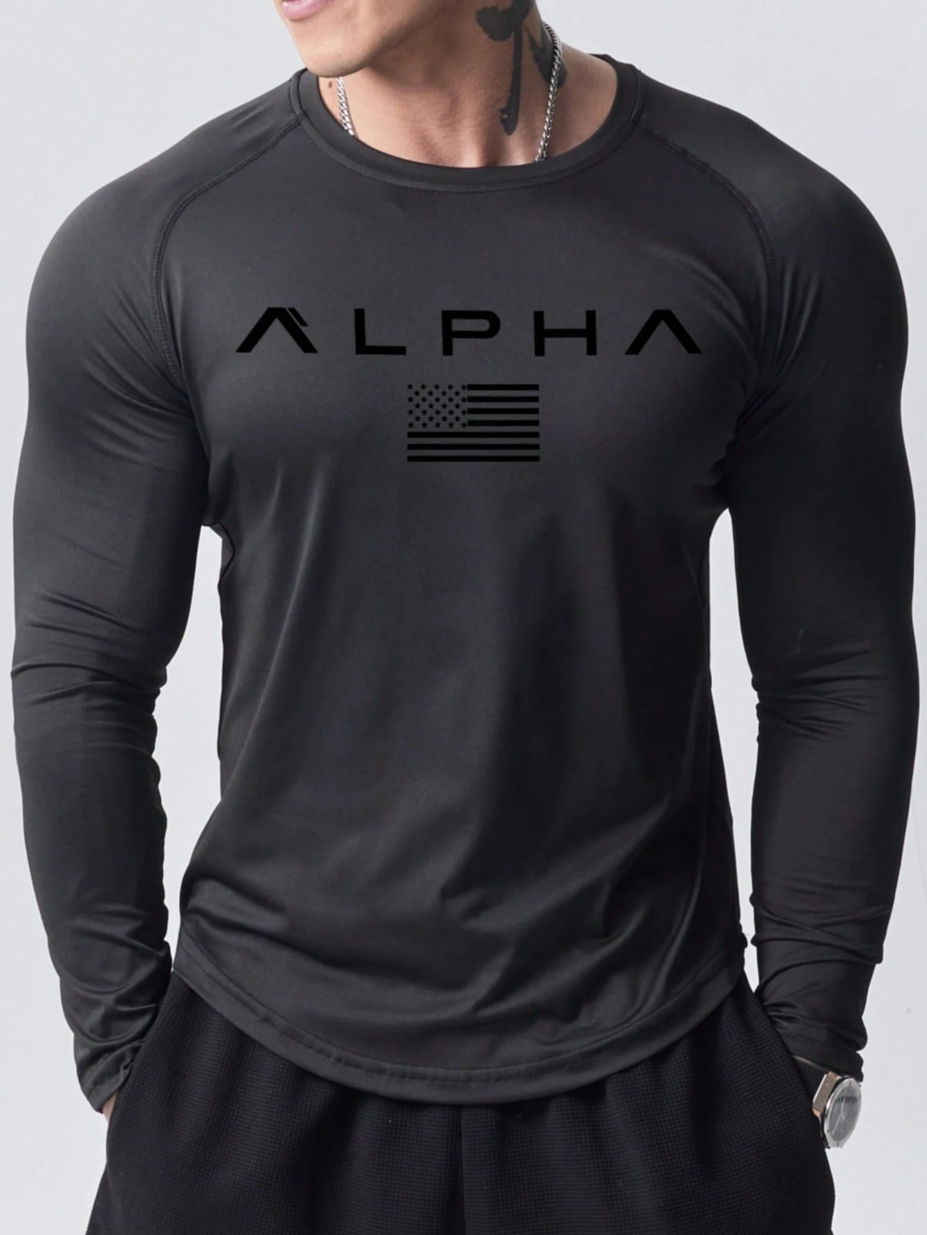 Mens Fashion Clothes - เสื้อยืดแขนยาวสำหรับผู้ชายรุ่นใหม่ เหมาะสำหรับฤดูใบไม้ผลิและฤดูใบไม้ร่วงปี 2025 โดดเด่นด้วยสไตล์สตรีทแฟชั่นและความสบาย พร้อมลายพิมพ์ตัวอักษรแบบ 3